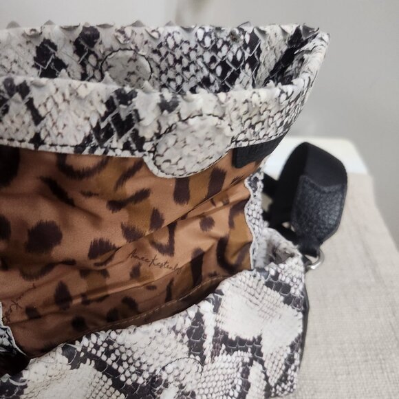 Leather crossbody - Picture 6 of 8